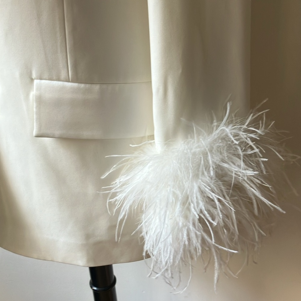 Nadine Merabi white satin evening jacket with ostrich cuffs size 6 - Picture 2 of 5